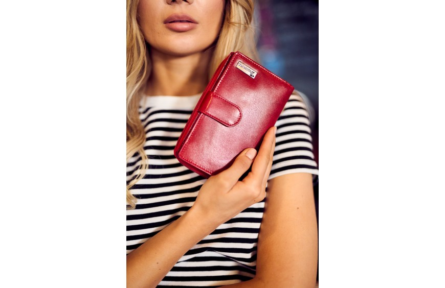 Portfel Damski: Odpowiedź na Pytanie, Gdzie Kończy się Chaos, a Zaczyna Styl!